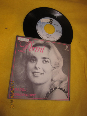 Armi Aavikon vinyylisingle "Agadou / Horoskoopit"
