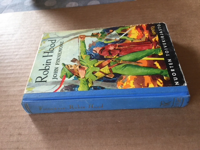 NUORTEN TOIVEKIRJASTO 12 ROBIN HOOD