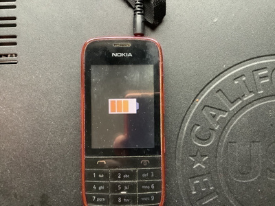 Nokia 203 + laturi
