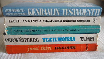 SOTAHISTORIAA kirjapaketti