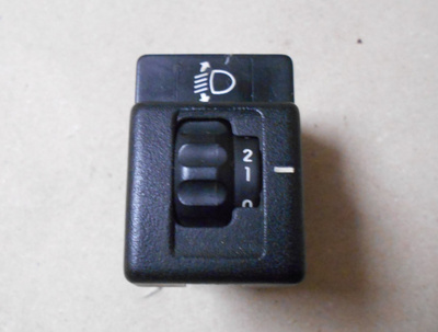 Ajovalojen korkeussäätö GM  90214667.  Opel Omega A,  90-94.
