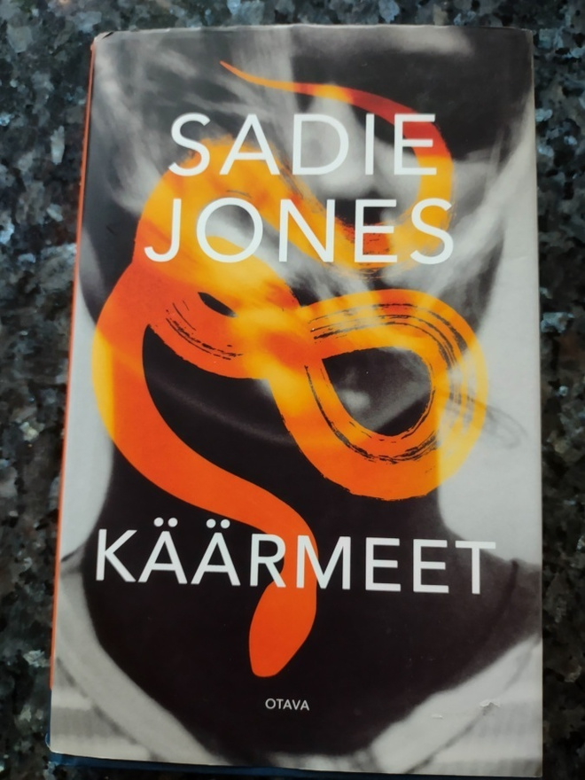 Sadie Jones: Käärmeet