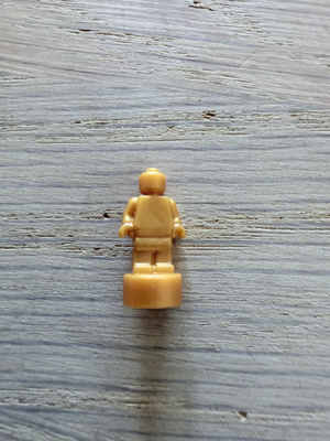 LEGO Figuuri patsas kultainen