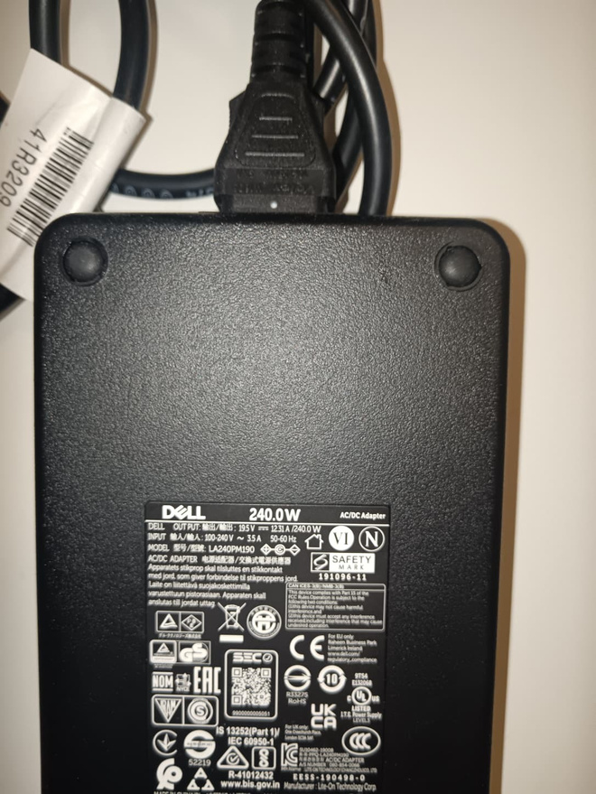 Dell 240w virtalähde