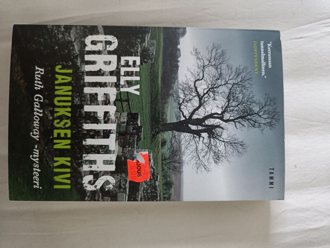 Elly Griffiths Januksen kivi