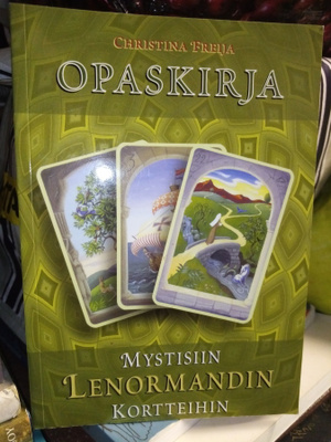 Freija :  Opaskirja mystisiin Lenormandin kortteihin