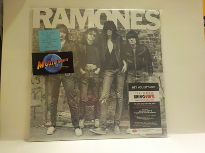 RAMONES - S/T  REMASTERRED EU 2018  UUSI LP +