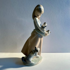 Lladró #1309 ”Following Her Cats” -posliinifiguuri - pikkukuva 4