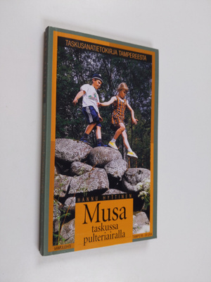 Hannu Hyttinen : Musa taskussa pulteriairalla : taskusana...