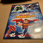 JUSTICE LEAGUE OIKEUDEN PUOLUSTAJAT TARRAKIRJA 2004 HYVÄ - pikkukuva 1