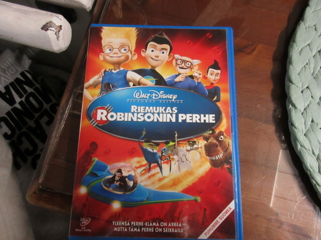 Disney klassikko 47, Riemukas Robinsonin perhe dvd.