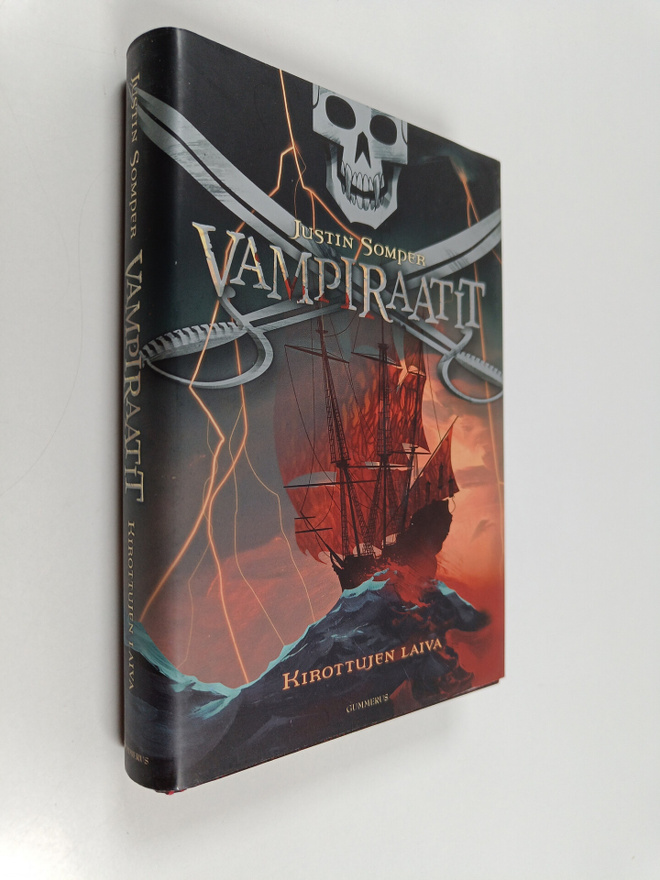 Justin Somper : Vampiraatit 1 : Kirottujen laiva