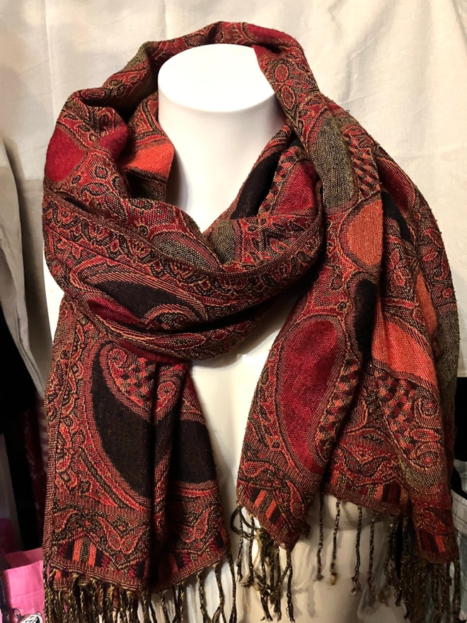 Upea värikäs huivi ( talvi kevät syys)