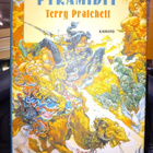 Terry Pratchett : Pyramidit ( SIS POSTIKULU ) - pikkukuva 1