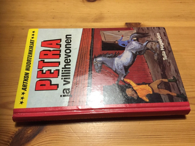 ARTKON NUORTENKIRJAT PETRA JA VILLIHEVONEN HYVÄ