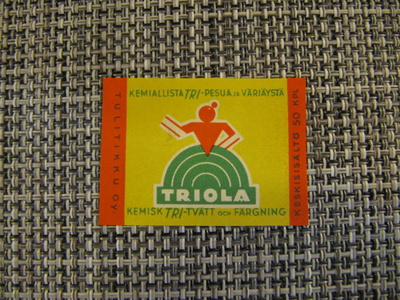 Triola.Kemiallista TRI-pesua ja värjäystä.
