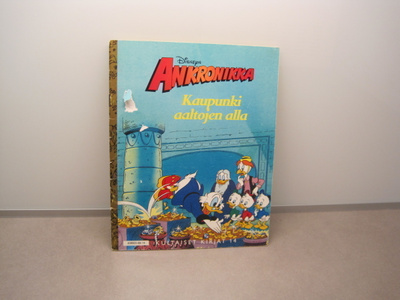 KULTAISET KIRJAT, DISNEY ANKRONIKKA KAUPUNKI AALTOJEN ALLA