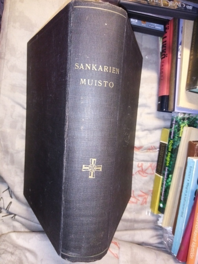 BOSTRÖM :  SANKARIEN MUISTO ( SIS POSTIKULU )