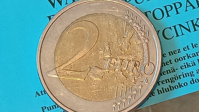 Suomi 2€ 2009 9 ja 2 pientä valu virhettä