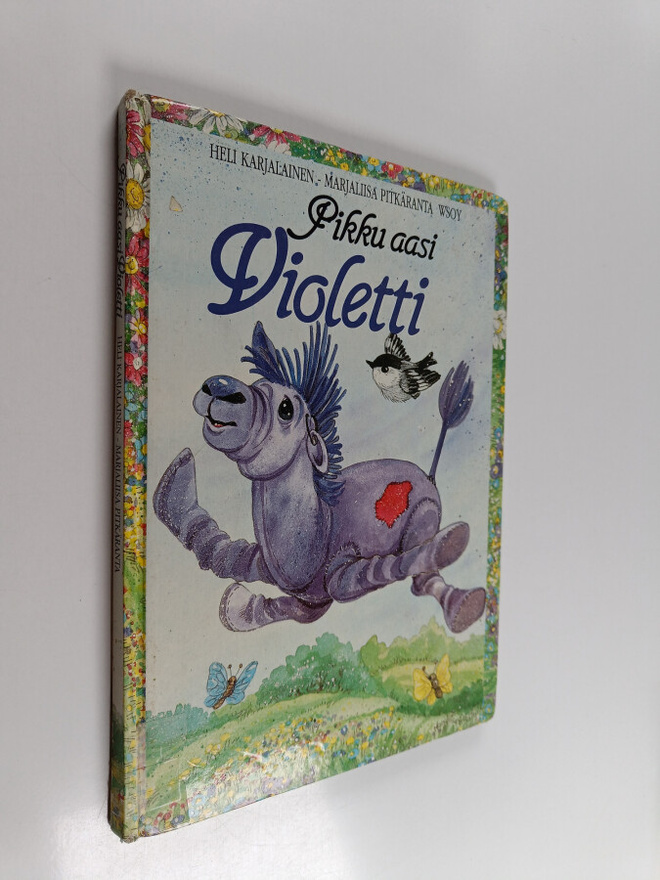 Heli Karjalainen : Pikku aasi Violetti