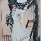 Leidi kiinnittämässä onnitteluihin köynnöskranssia, p. 1907 - pikkukuva 1