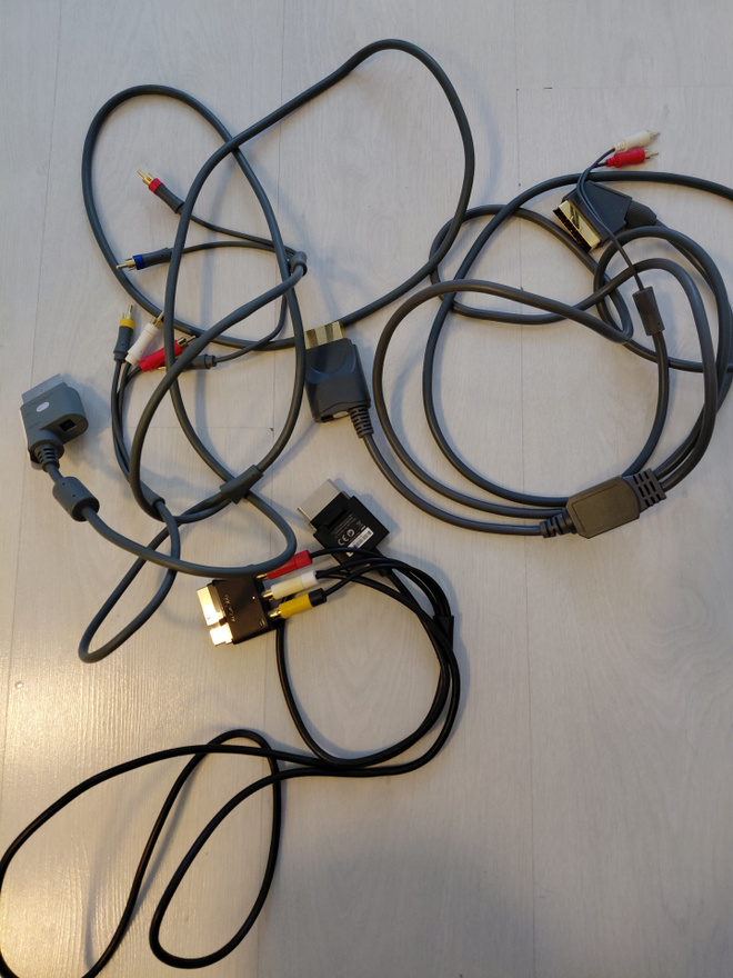 Component HD AV, Composite AV, SCART RGB kaapelit