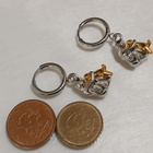NWOT Dog Mom Embrace Huggie Two Tone Earrings - pikkukuva 2