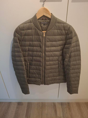 Tommy Hilfiger kevytuntuvatakki XS