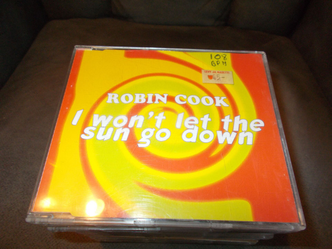 CDM ROBIN COOK ** I WON'T LET THE SUN GO DOWN **