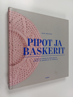 Hilpi Koivisto : Pipot ja baskerit : virkkaa veikeitä pää...