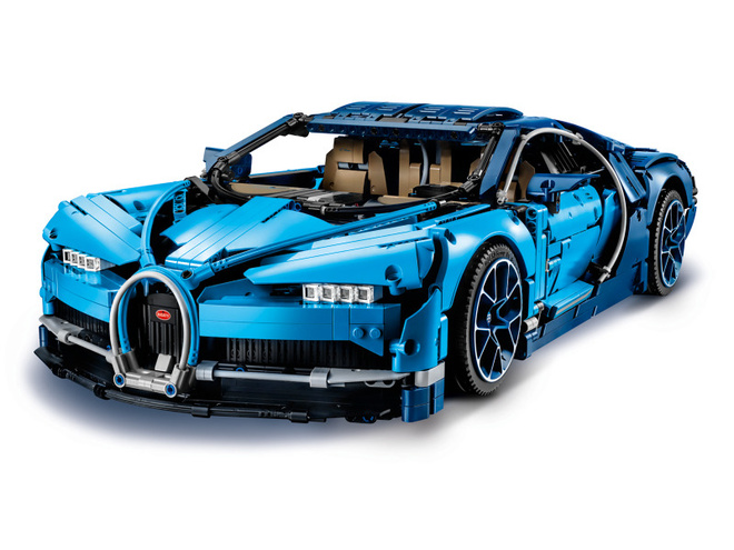 Lego 42083 Bugatti Chiron ja 42156 Peugeot Le Mans hypercar