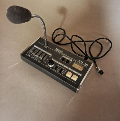 Legendaarinen ICOM SM-10 Pöytämikki