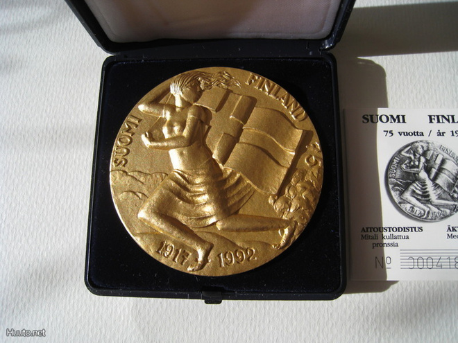 Kauko Räsänen - Suomi 75 vuotta - 1992 - kullattua pronssia