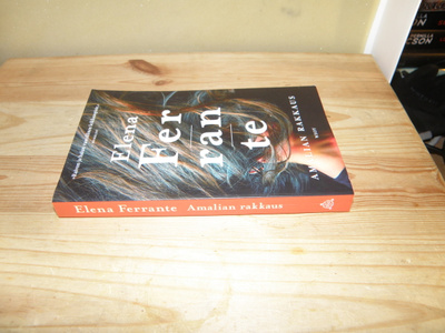 Elena Ferrante Amalian rakkaus (nidottu)
