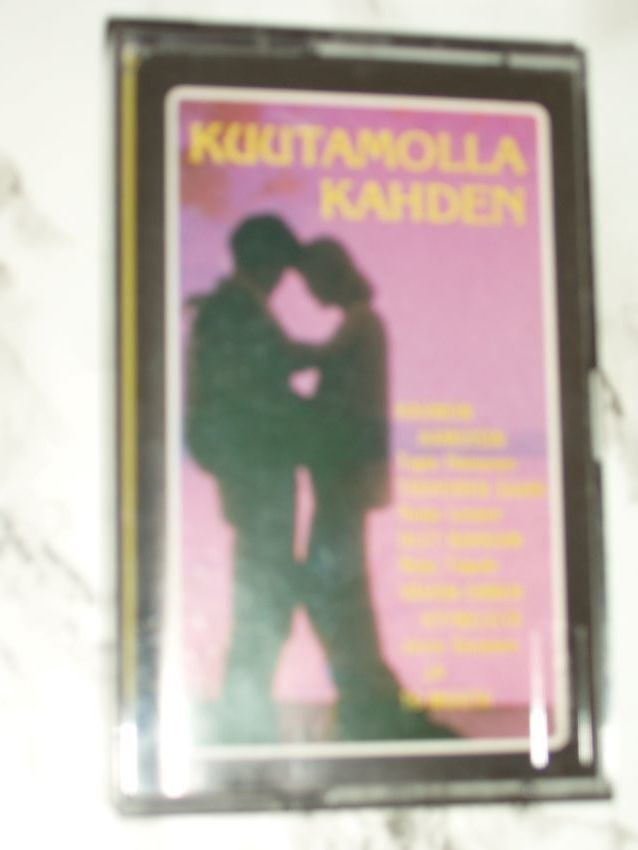 C-kasetti Kuutamolla Kahden