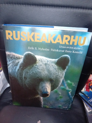 Nyholm : Ruskeakarhu ( SIS POSTIKULU )
