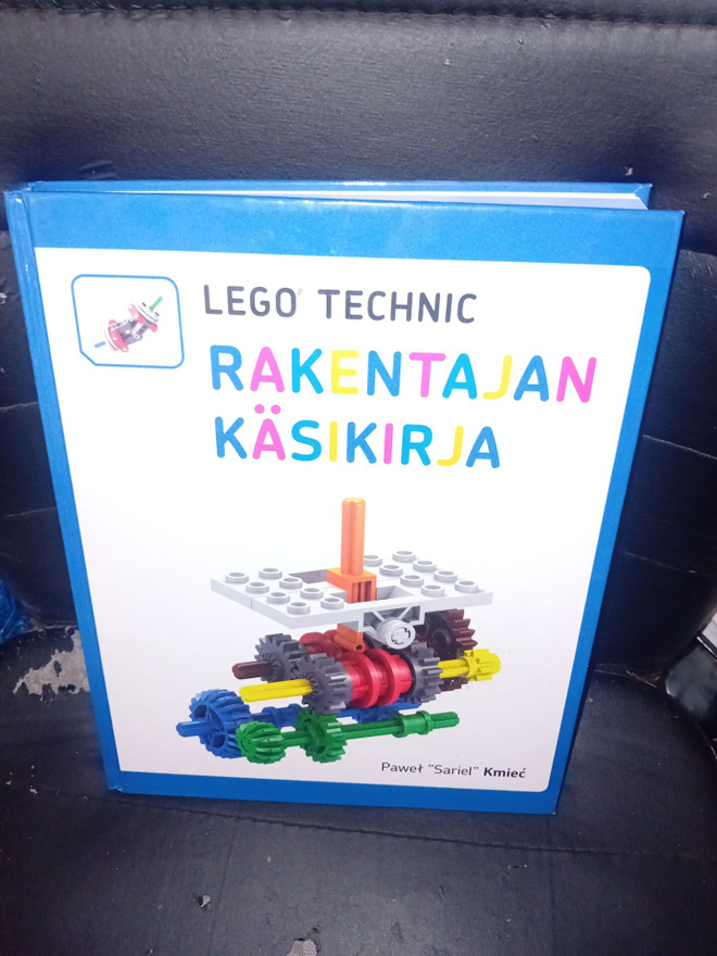 LEGO TECHNIC RAKENTAJAN KÄSIKIRJA  ( SIS POSTIKULU )