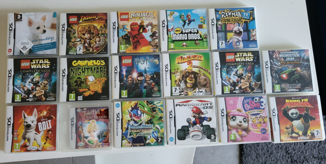 Nintendo DSi + 17peliä.