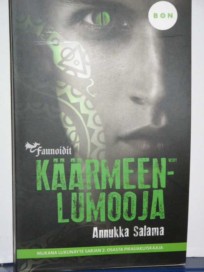 Annukka Salama : KÄÄRMEENLUMOOJA