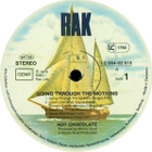 HOT CHOCOLATE :: GOING THROUGH THE MOTIONS : VINYYLI LP 1979 - pikkukuva 3