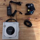 Nintendo GameCube DOL-101 (JPN) + ohjain ja 220 V virtalähde - pikkukuva 1