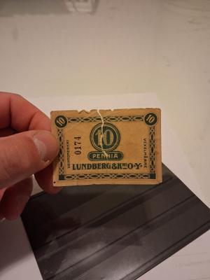 10 penniä