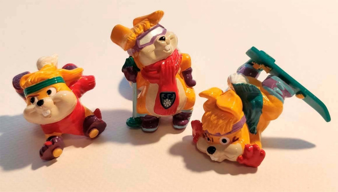 FIGUURIT 3 erillaista urheiluaiheisia