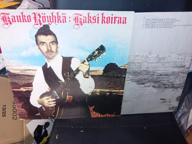 LP Kauko Röyhkä  : Kaksi koiraa ( SIS POSTIKULU )