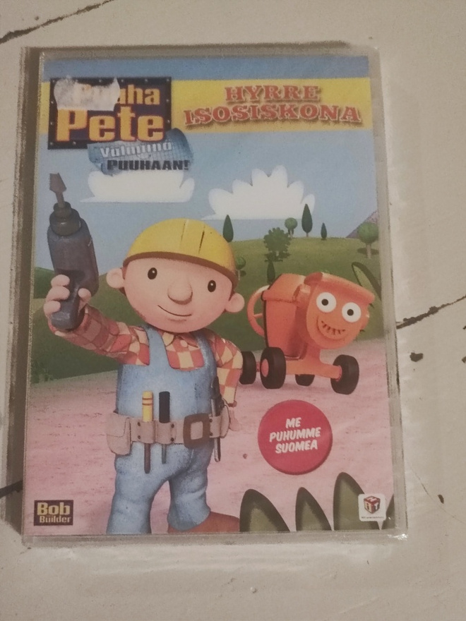 Puuha Pete Hyrre isosiskona UUSI