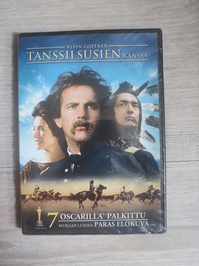 Tanssii susien kanssa UUSI Kevin Costner
