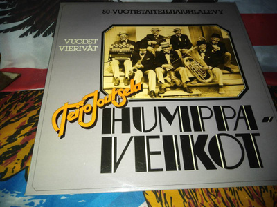 Teijo Joutsela Ja Humppa-Veikot  Vuodet Vierivät