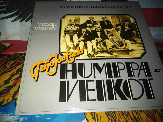 Teijo Joutsela Ja Humppa-Veikot  Vuodet Vierivät