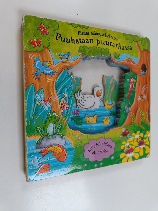 Debbie Tarbett : Puuhataan puutarhassa : kolmiulotteinen ...