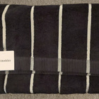 Marimekko Tiiliskivi kylpypyyhe musta / valkoinen - pikkukuva 1